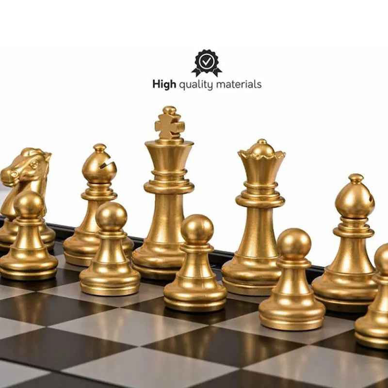 Tablero de Ajedrez Dorado y Plateado - Elegancia y Estrategia en Cada Partida