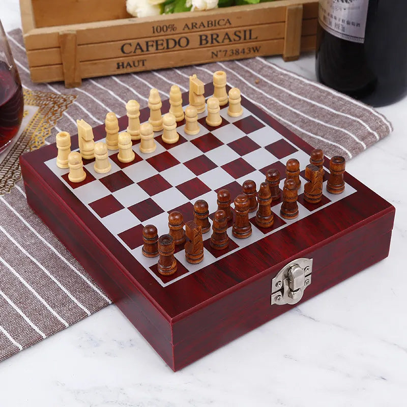 Tablero ajedrez más accesorios vino